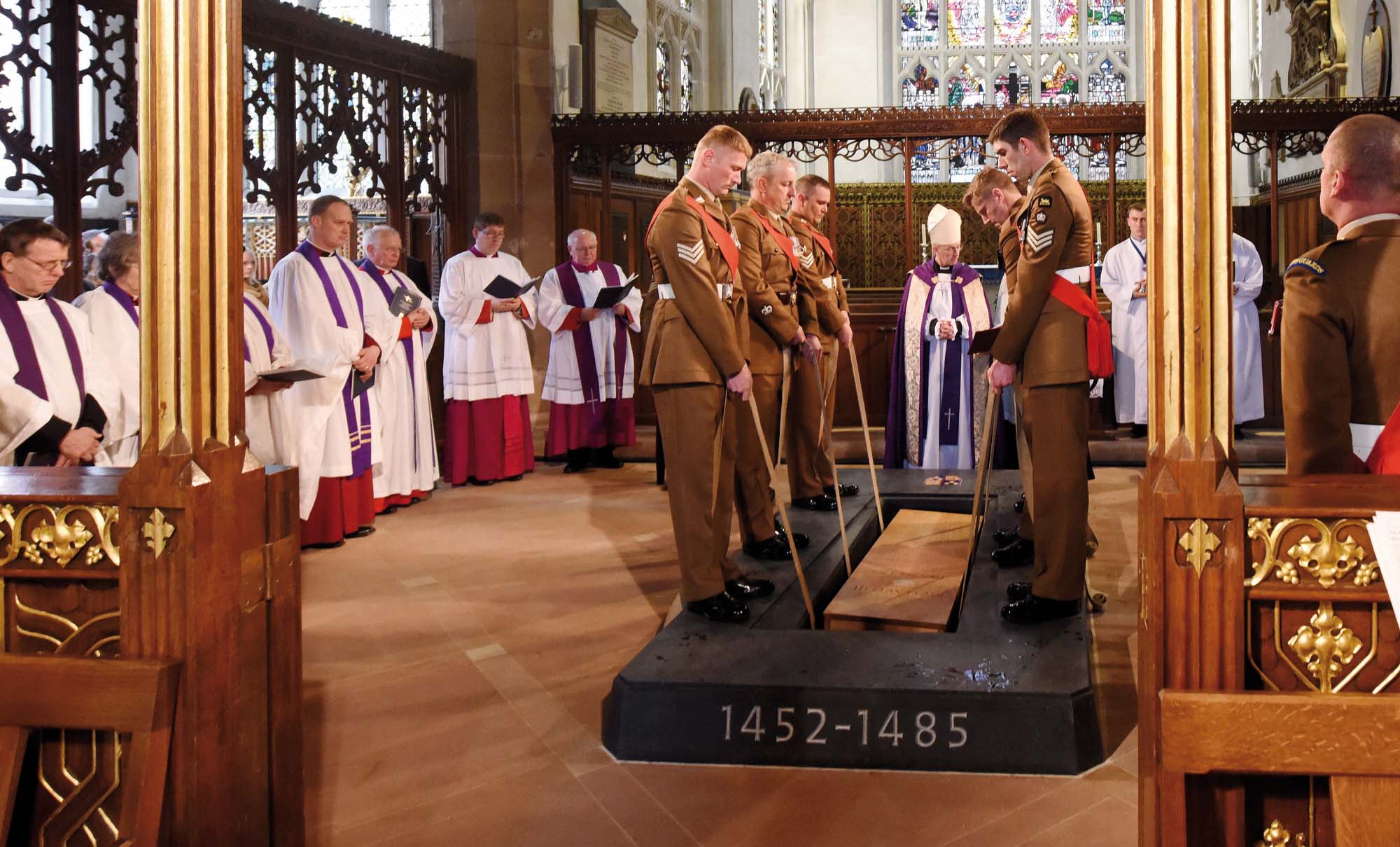 King Richard III's remains are lowered into his grave - Leicester Cathedral