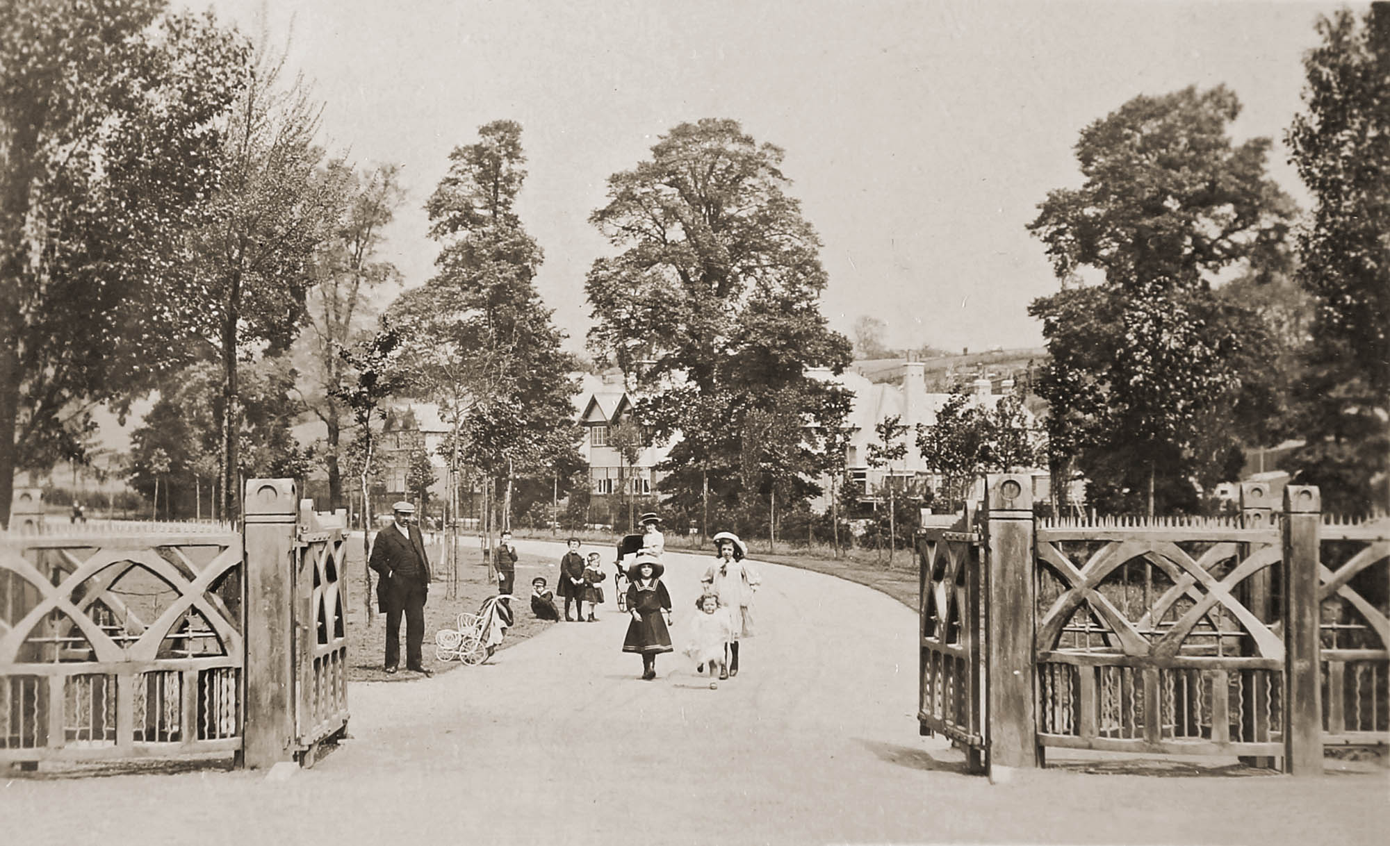 The main entrance to Western Park, circa 1900 - 