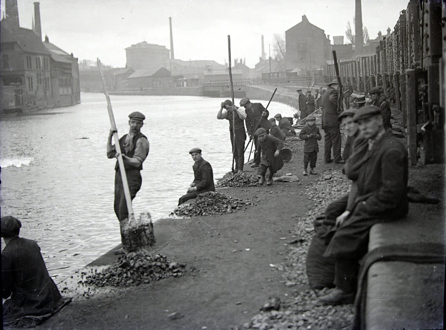 Fishing for coal off West Bridge sidings