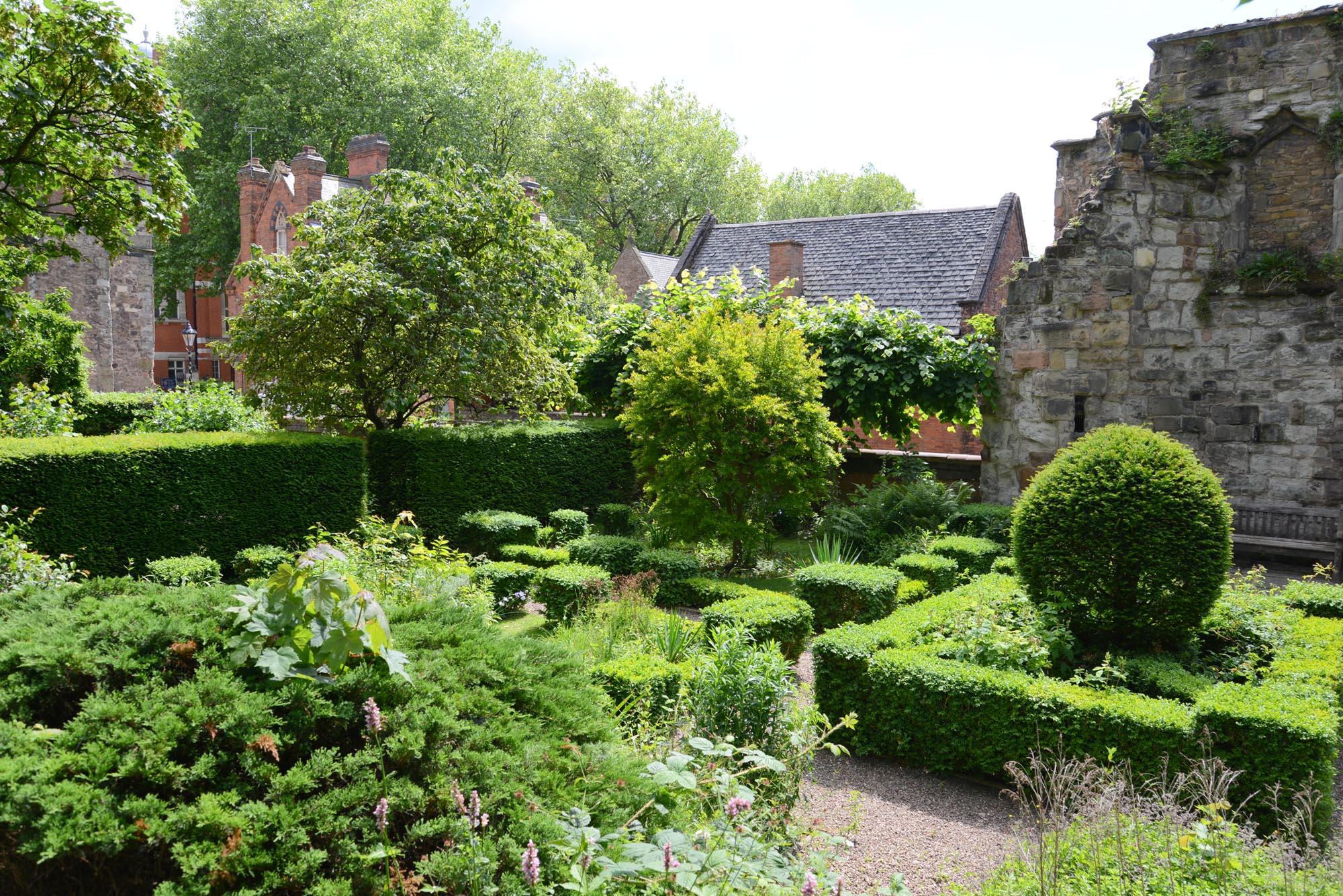 The Gardens at Newarke Houses -