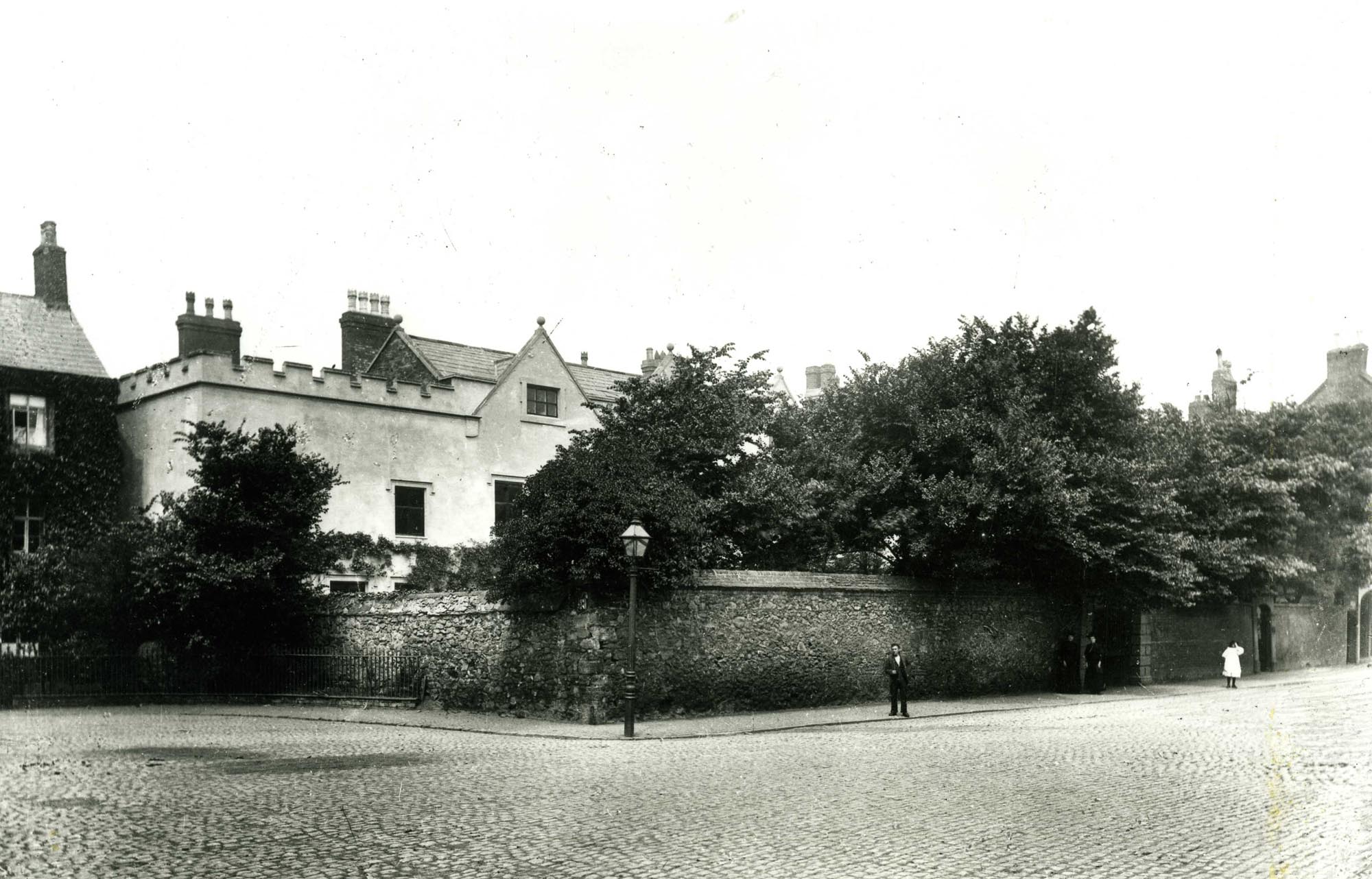 Chantry House and Skeffington House with wall still standing, c.1910 -