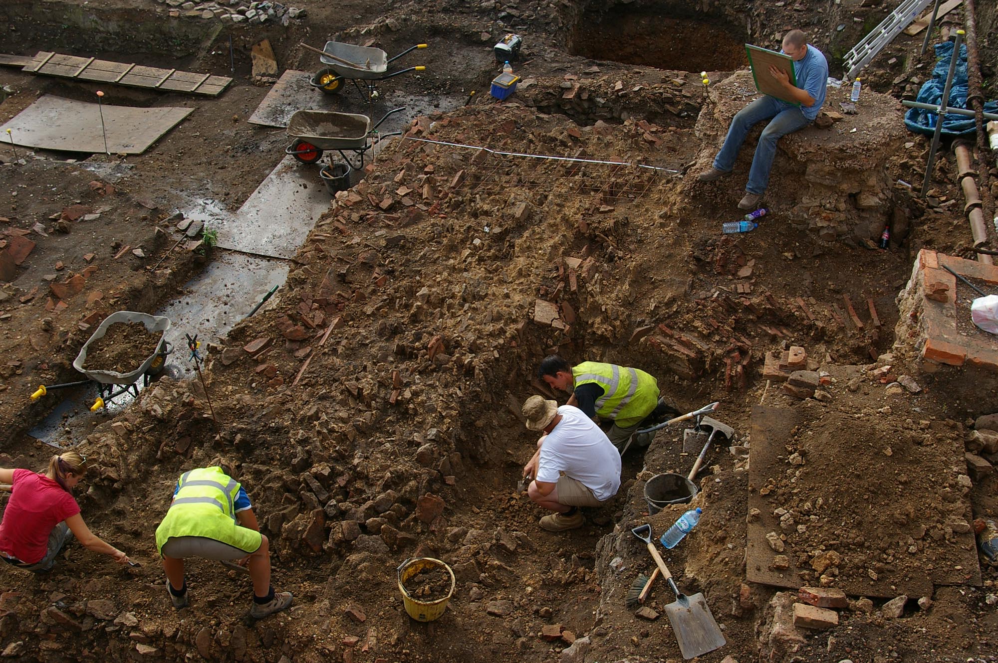 The excavation of a collapsed wall from the Roman macellum at Highcross Street in 2006 - University of Leicester Archaeological Services