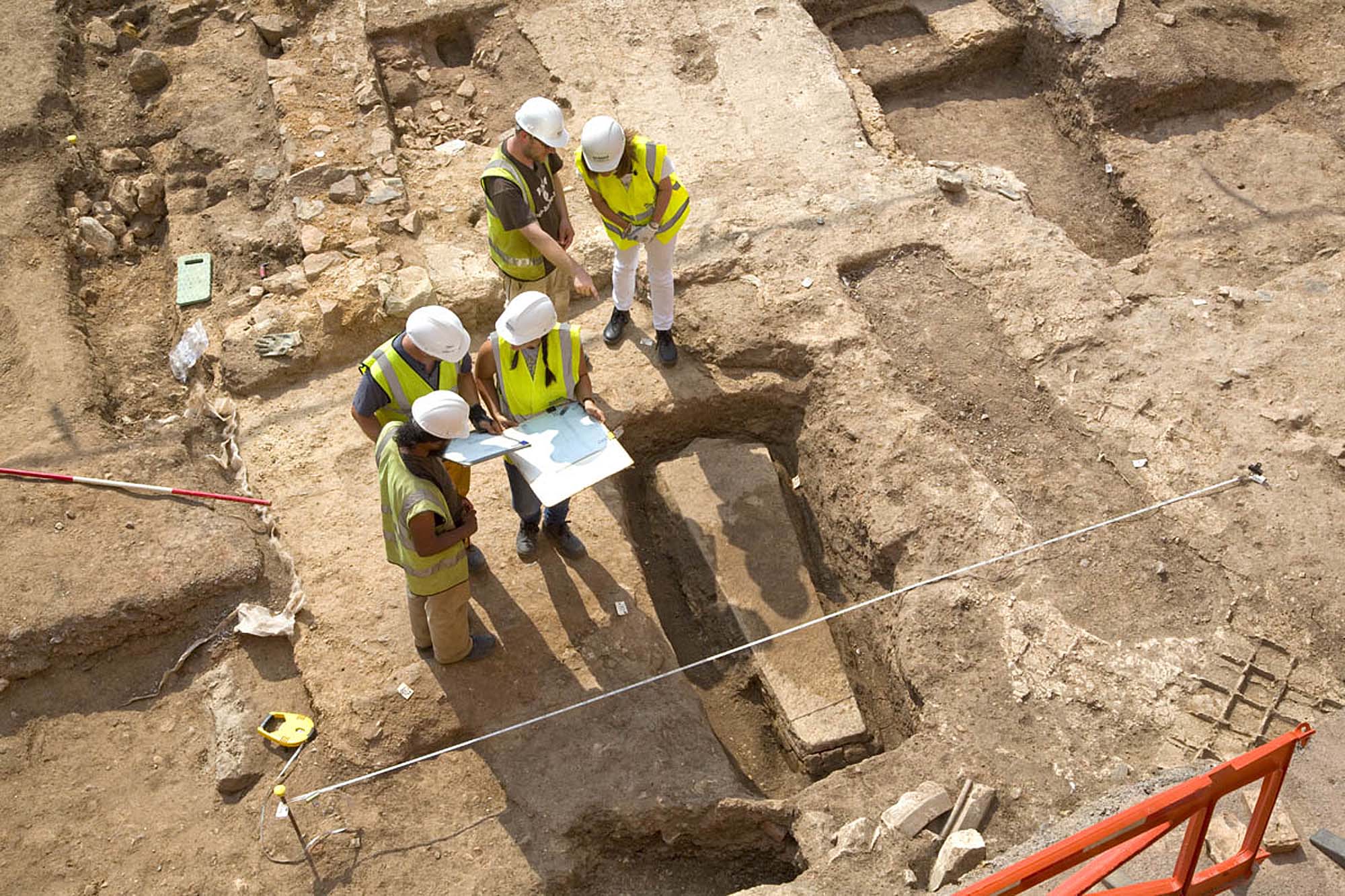 Archaeologists record a medieval stone sarcophagus in the presbytery of the Grey Friars church - University of Leicester Archaeological Services