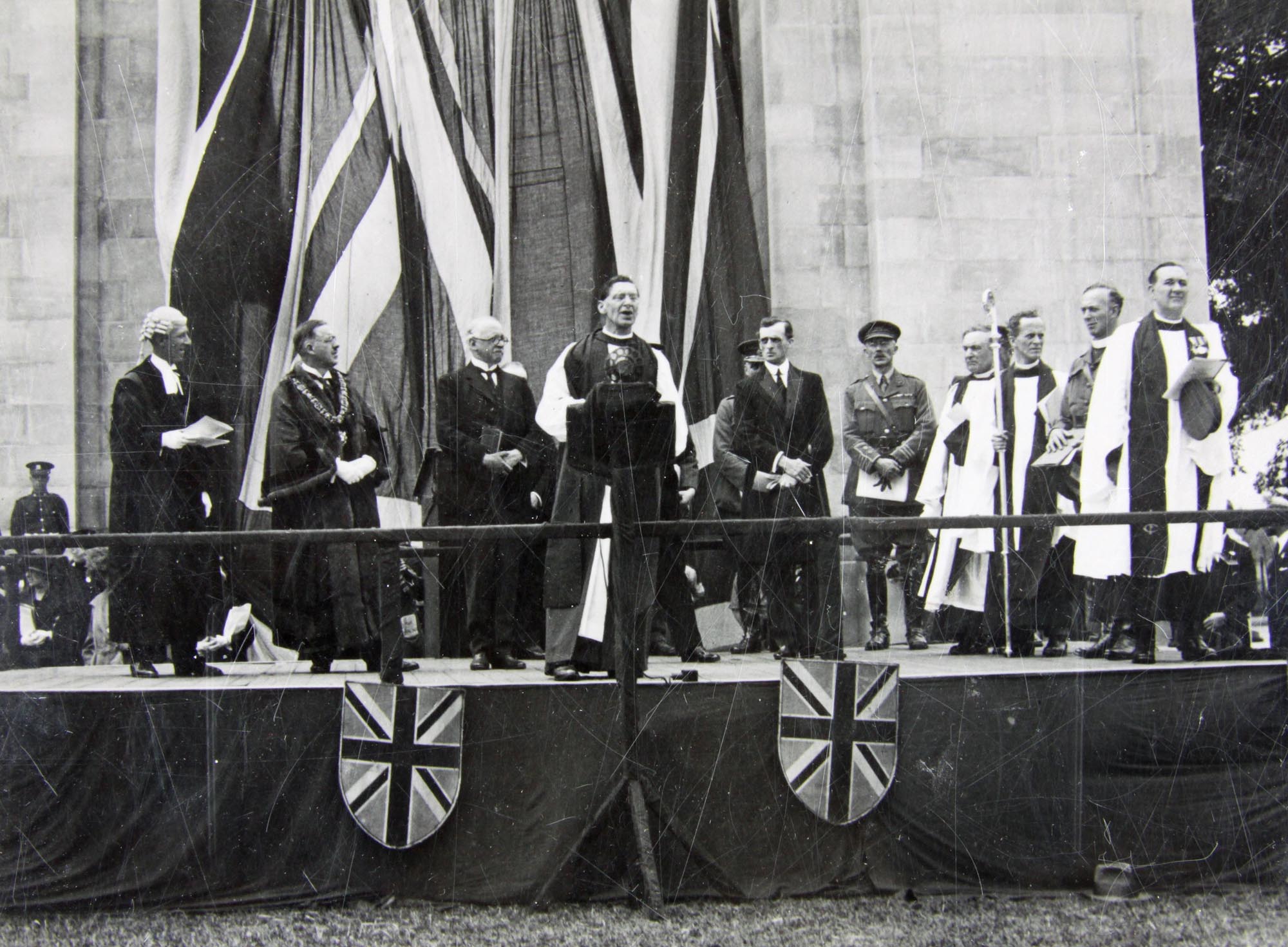 The unveiling of the Arch of Remembrance, 1925 - 